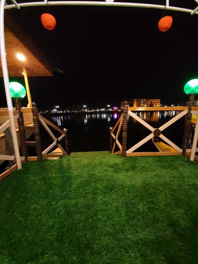 Tashkand Houseboat Srīnagar Exterior foto