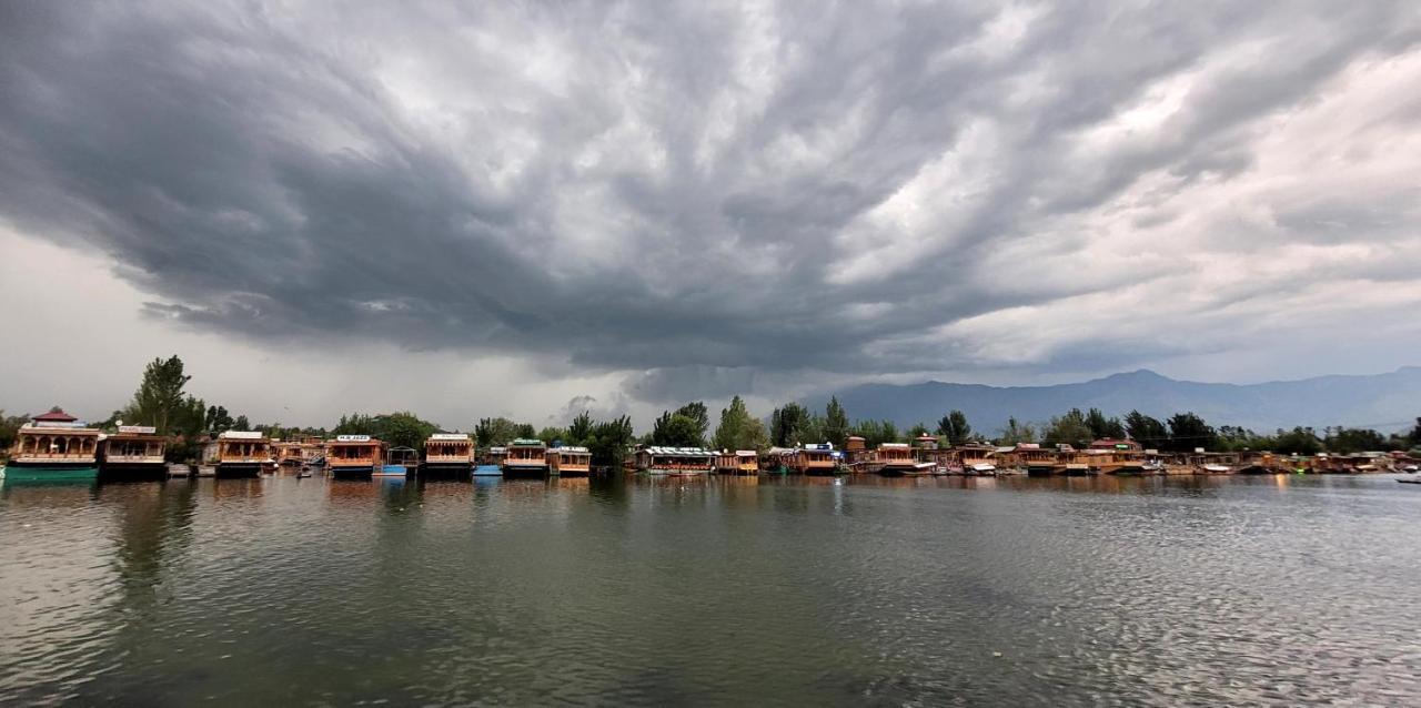 Tashkand Houseboat Srīnagar Exterior foto