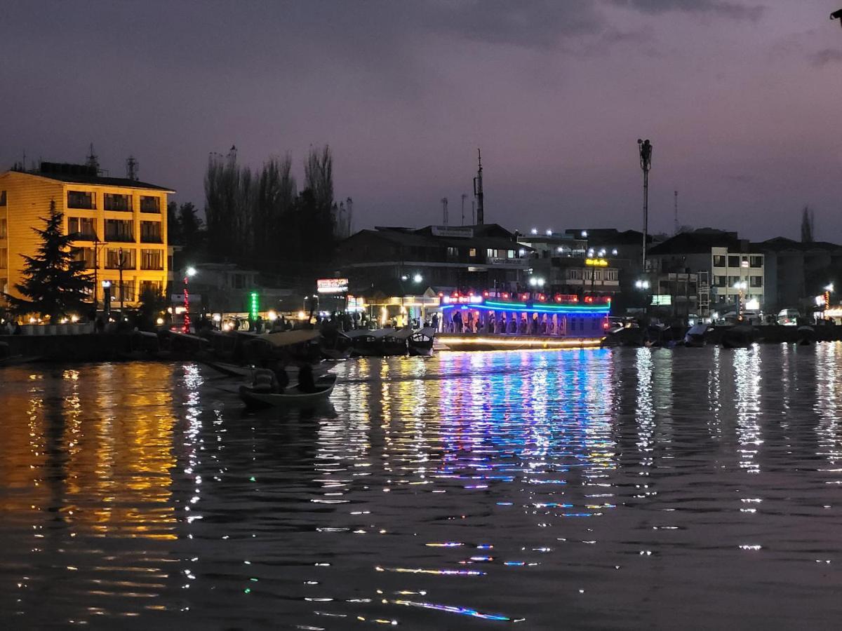 Tashkand Houseboat Srīnagar Exterior foto