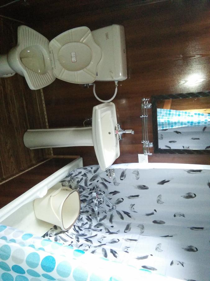 Tashkand Houseboat Srīnagar Exterior foto