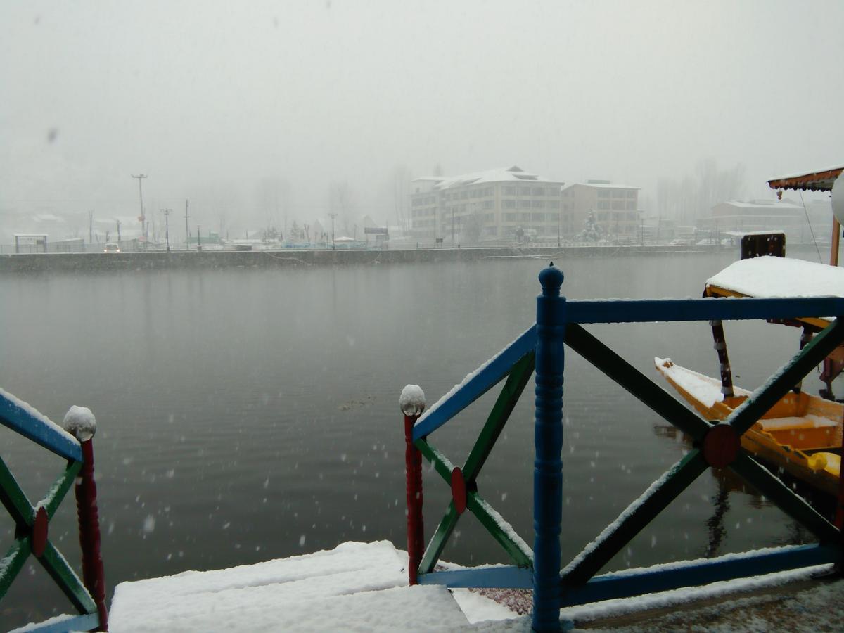 Tashkand Houseboat Srīnagar Exterior foto